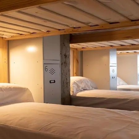 אכסניה Ekoos Hostel, Eko *