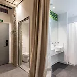 Ekoos Hostel, Eko
