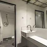 Ekoos Hostel, Eko