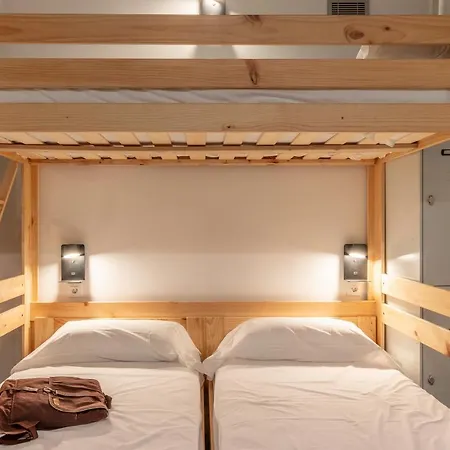 Ekoos Hostel, Eko *