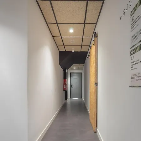 Ekoos Hostel, Eko Albergue *