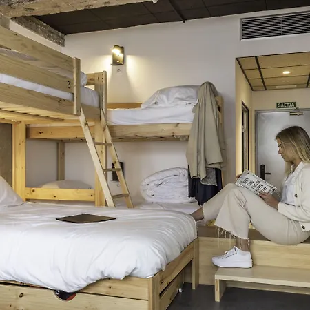 Ekoos Hostel, Eko *