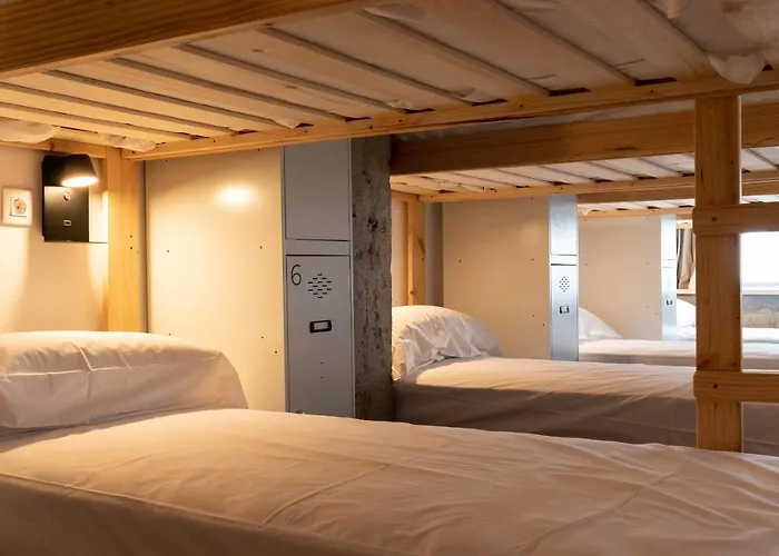 ホステル Ekoos Hostel, Eko *