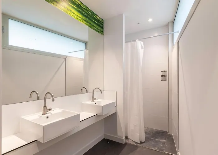 ホステル Ekoos Hostel, Eko *