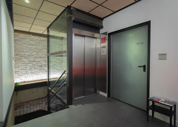 ホステル Ekoos Hostel, Eko *