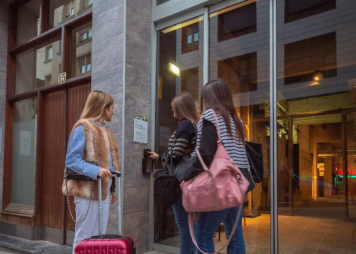 ホステル Ekoos Hostel, Eko *