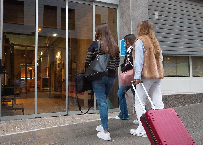 ホステル Ekoos Hostel, Eko *