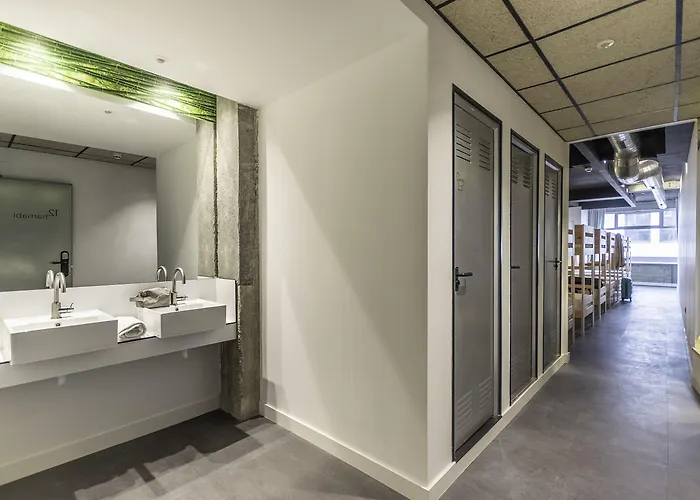 ホステル Ekoos Hostel, Eko *