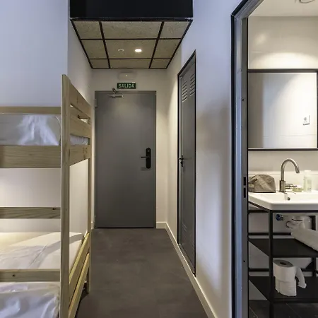 Ekoos Hostel, Eko *