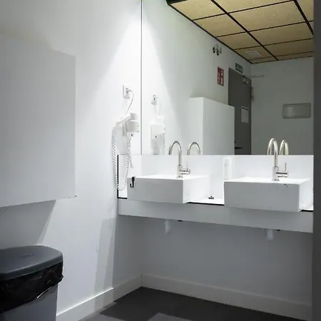 Ekoos Hostel, Eko